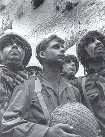 Israelische Fallschirmjaeger an der Westmauer, 1967 