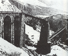 Die Eisenbahnbruecke zwischen Palaestina und Syrien, die in der Nacht der Bruecken von einer Palmacheinheit gesprengt wurde.
