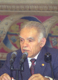 Jitzchak Schamir bei der 
Konferenz von Madrid, 1991.